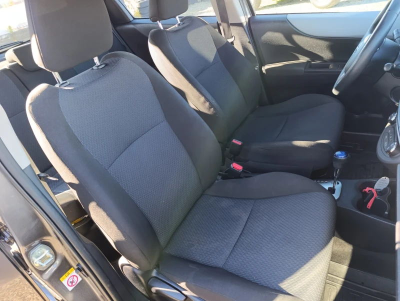 Toyota Yaris Toyota Yaris 1.5 Hybrid Lounge, снимка 14 - Автомобили и джипове - 52414572