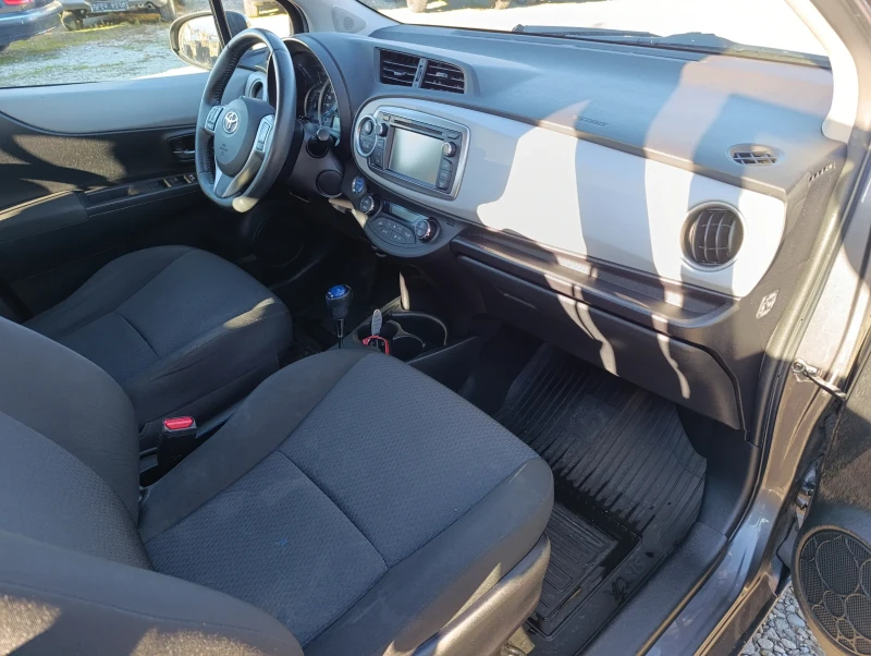 Toyota Yaris Toyota Yaris 1.5 Hybrid Lounge, снимка 13 - Автомобили и джипове - 52414572