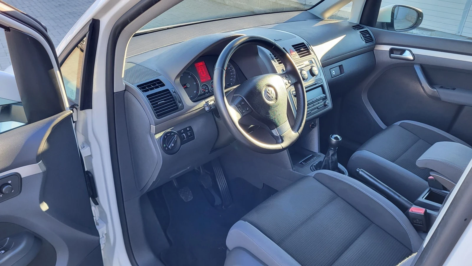 VW Touran 1.9TDI-105 6SK* BSE | Mobile.bg   11