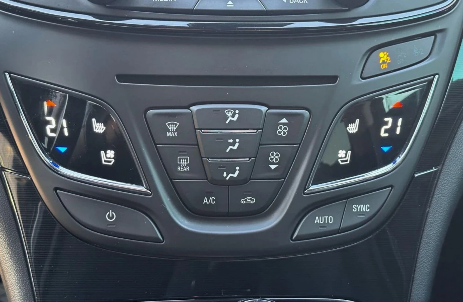 Opel Insignia 70000 KM 4x4 , снимка 11 - Автомобили и джипове - 53729106