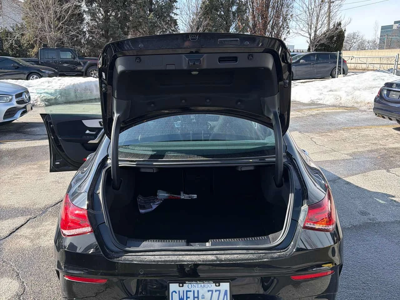 Mercedes-Benz CLA 350 AMG * AMG 35 * CARFAX * DISTRONIC PLUS * 360 КАМЕРИ, снимка 16 - Автомобили и джипове - 53714073