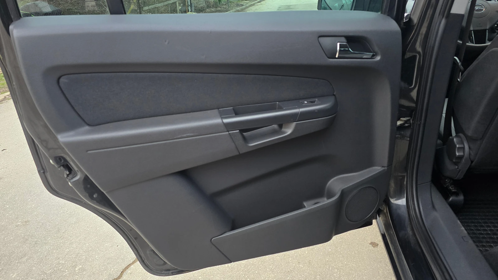 Opel Zafira 1.7 CDTI, снимка 8 - Автомобили и джипове - 54230969