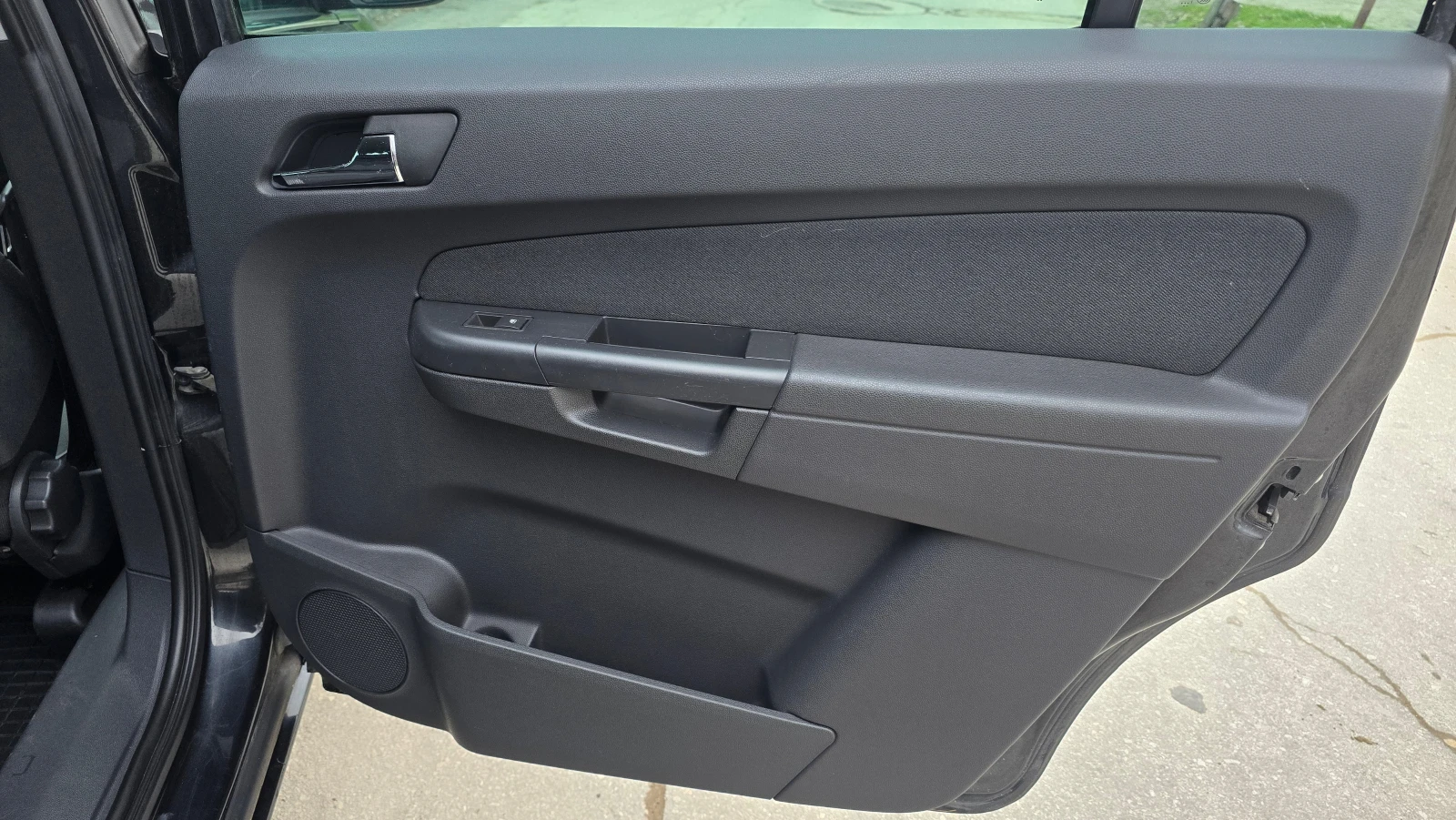 Opel Zafira 1.7 CDTI, снимка 11 - Автомобили и джипове - 54230969