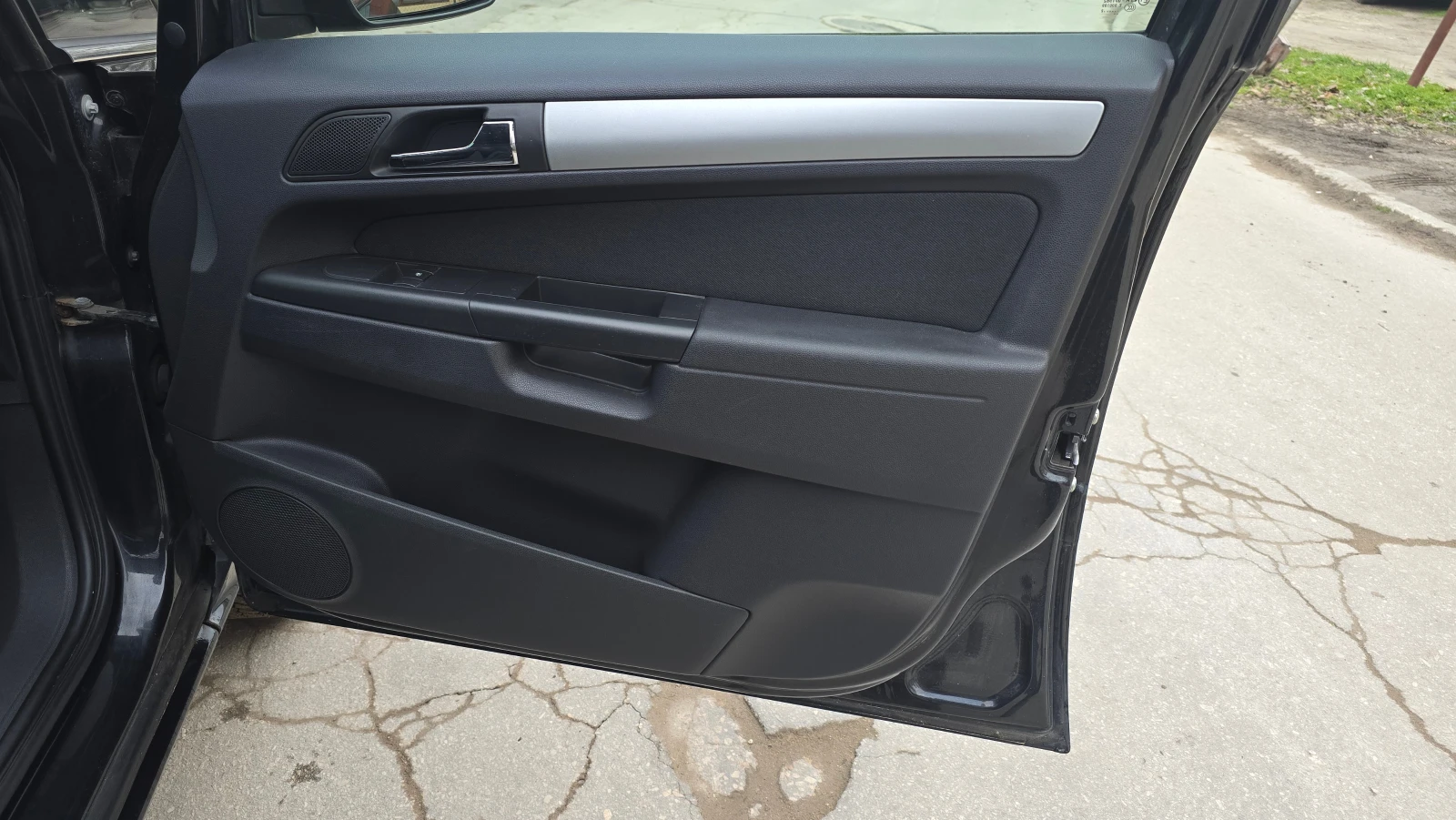 Opel Zafira 1.7 CDTI, снимка 13 - Автомобили и джипове - 54230969