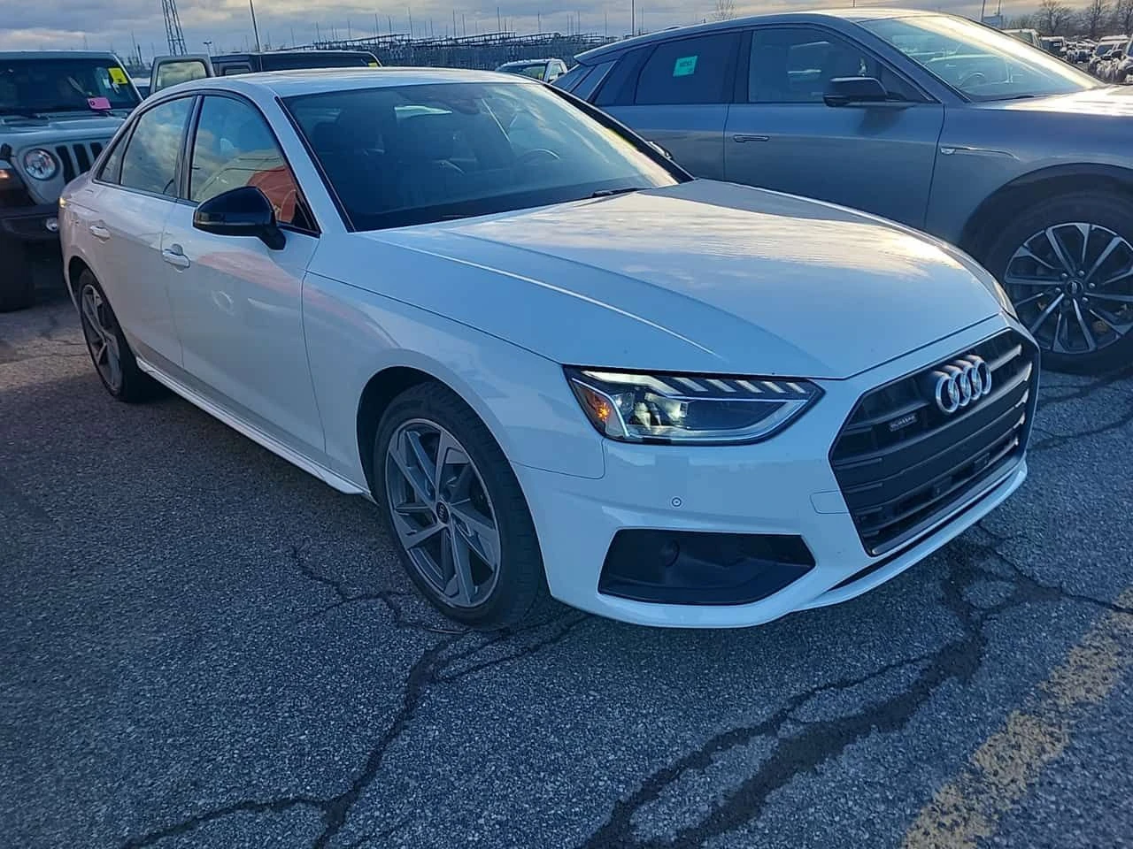 Audi A4 Komfort /DISTRONIC/CAMERA/ПОДГРЕВИ/ШИБИДАХ, снимка 2 - Автомобили и джипове - 54465999