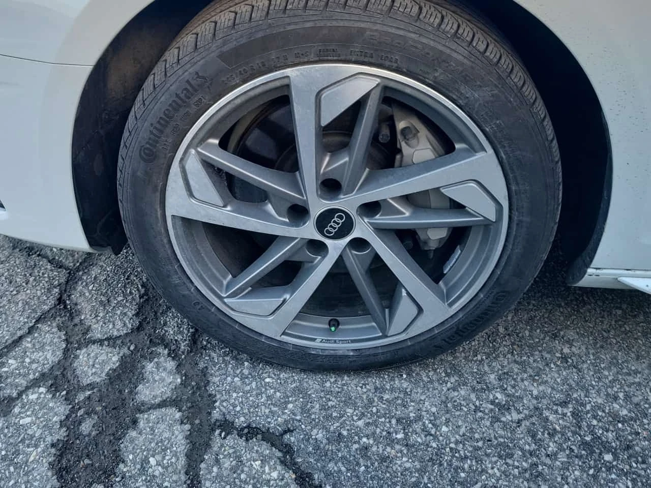 Audi A4 Komfort /DISTRONIC/CAMERA/ПОДГРЕВИ/ШИБИДАХ, снимка 6 - Автомобили и джипове - 54465999