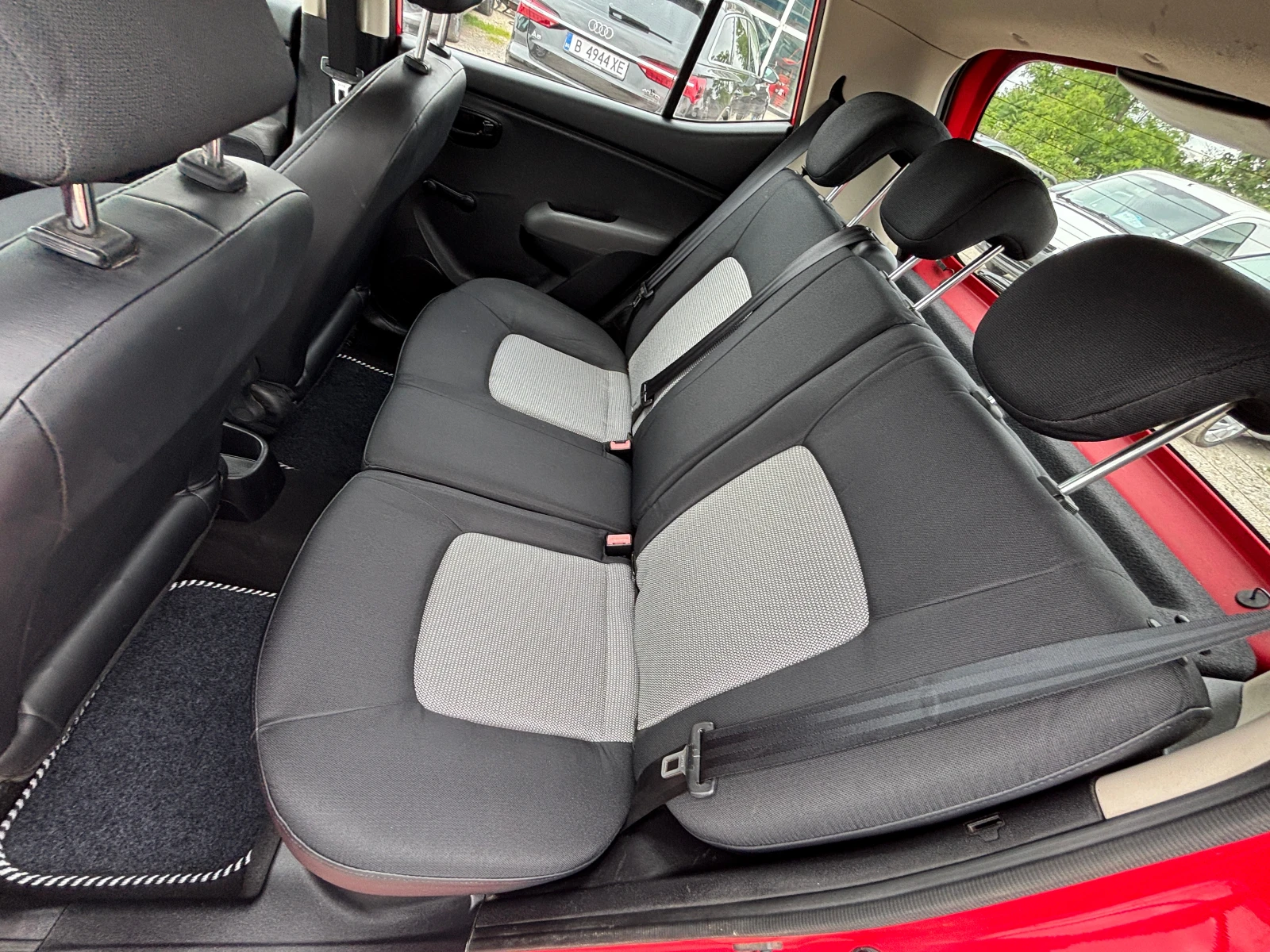 Hyundai I10 1.1 БЕНЗИН/ГАЗ 4 ЦИЛИНДЪРА , снимка 8 - Автомобили и джипове - 54882117