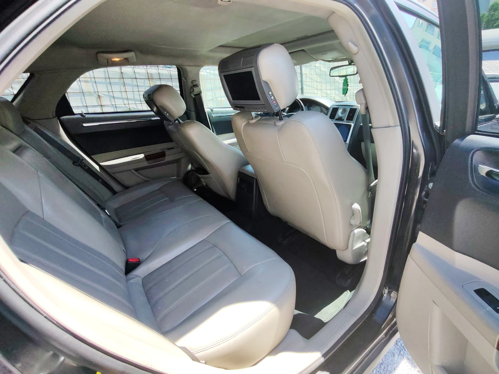 Chrysler 300c 3.0 crd, снимка 10 - Автомобили и джипове - 54946173