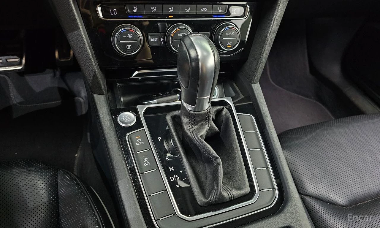 VW Arteon 2.0 TDI Premium* DISTRONIC* ПОДГРЕВ* ОБДУХВАНЕ* , снимка 13 - Автомобили и джипове - 55072589