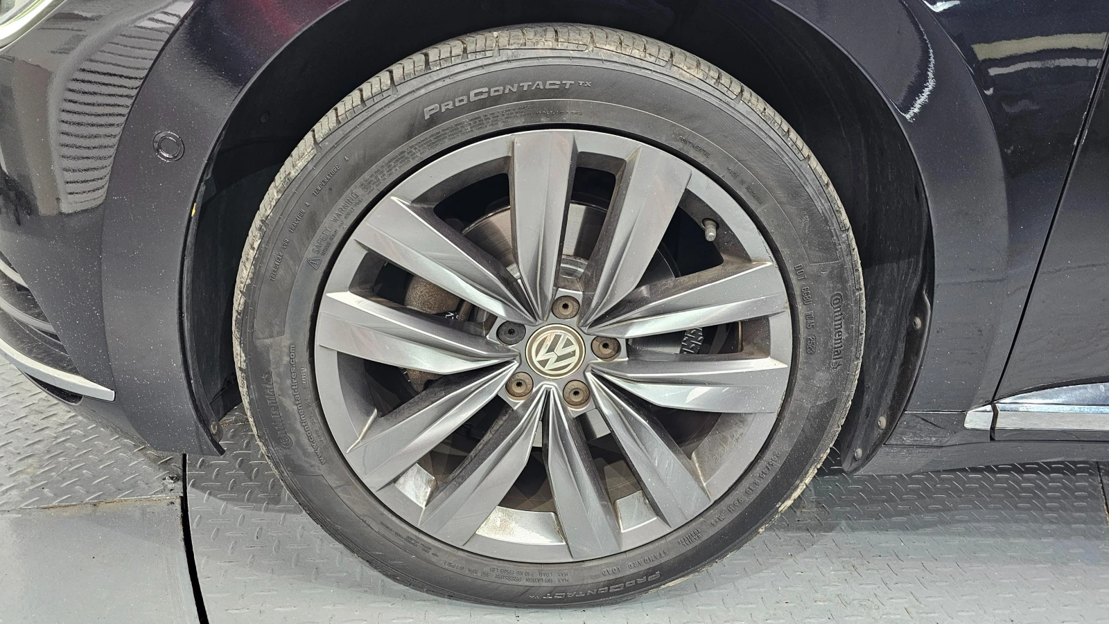 VW Arteon 2.0 TDI Premium* DISTRONIC* ПОДГРЕВ* ОБДУХВАНЕ* , снимка 5 - Автомобили и джипове - 55072589