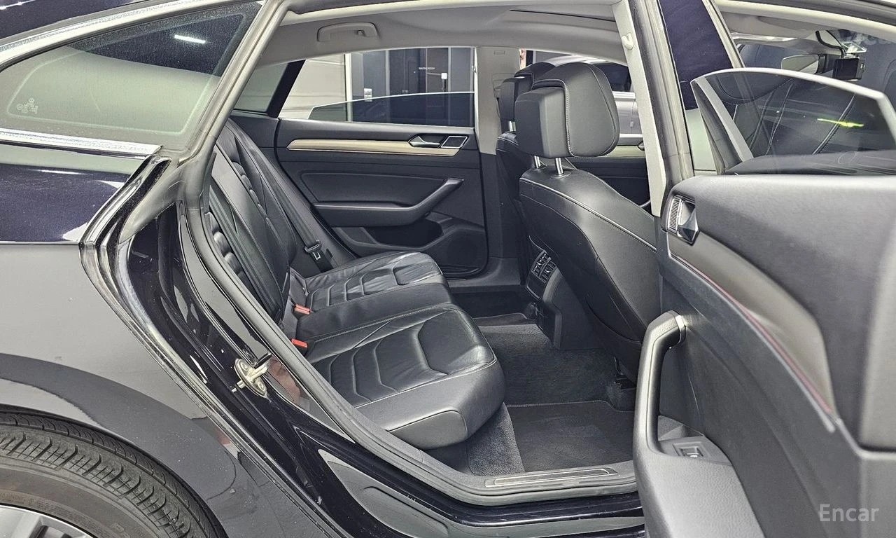 VW Arteon 2.0 TDI Premium* DISTRONIC* ПОДГРЕВ* ОБДУХВАНЕ* , снимка 15 - Автомобили и джипове - 55072589