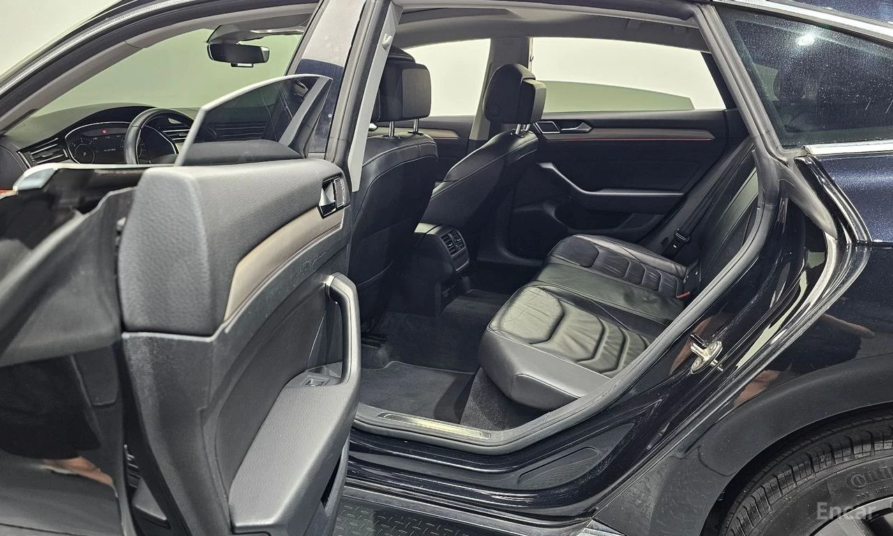 VW Arteon 2.0 TDI Premium* DISTRONIC* ПОДГРЕВ* ОБДУХВАНЕ* , снимка 16 - Автомобили и джипове - 55072589