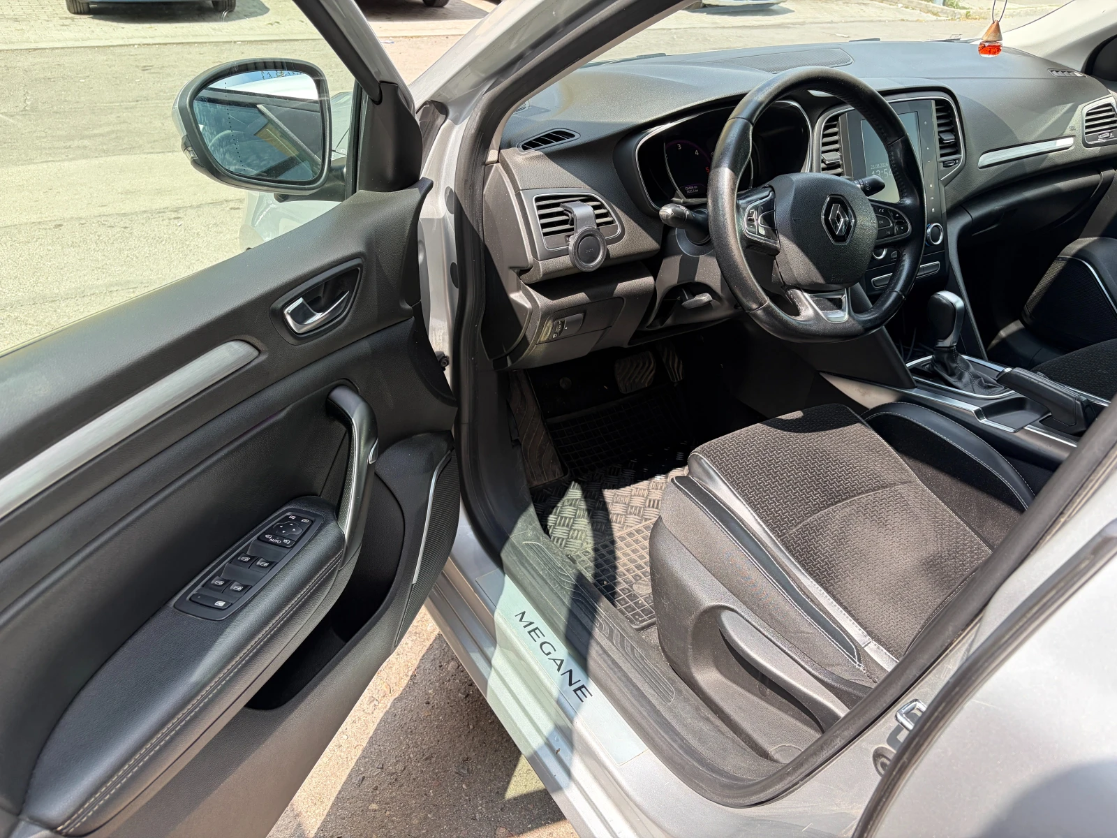 Renault Megane 1.5 Energy dCi - EDC, снимка 9 - Автомобили и джипове - 55777487