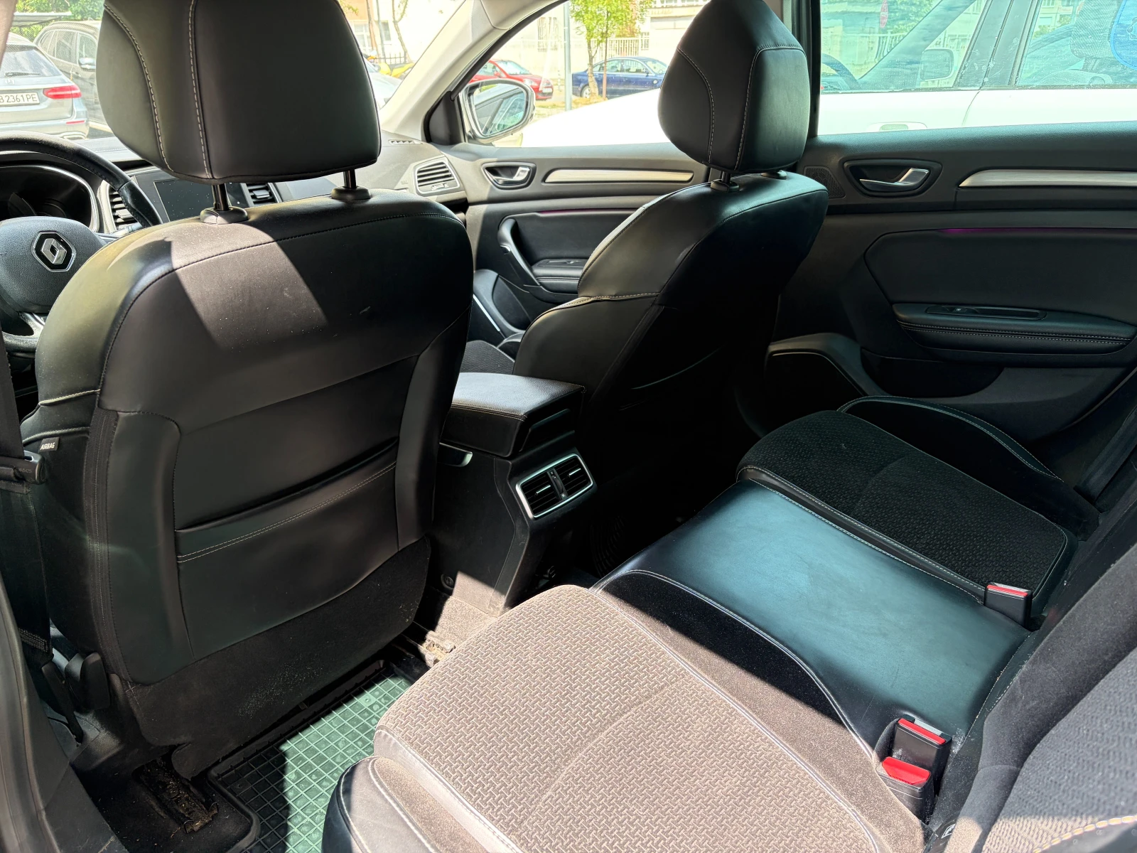 Renault Megane 1.5 Energy dCi - EDC, снимка 15 - Автомобили и джипове - 55777487