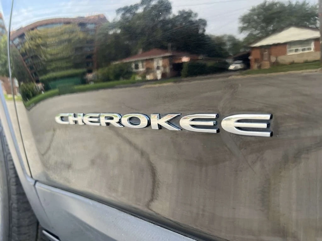 Jeep Cherokee * Latitude, Longitude, North * CARFAX * ���� �� �� | Mobile.bg � ����������� 8