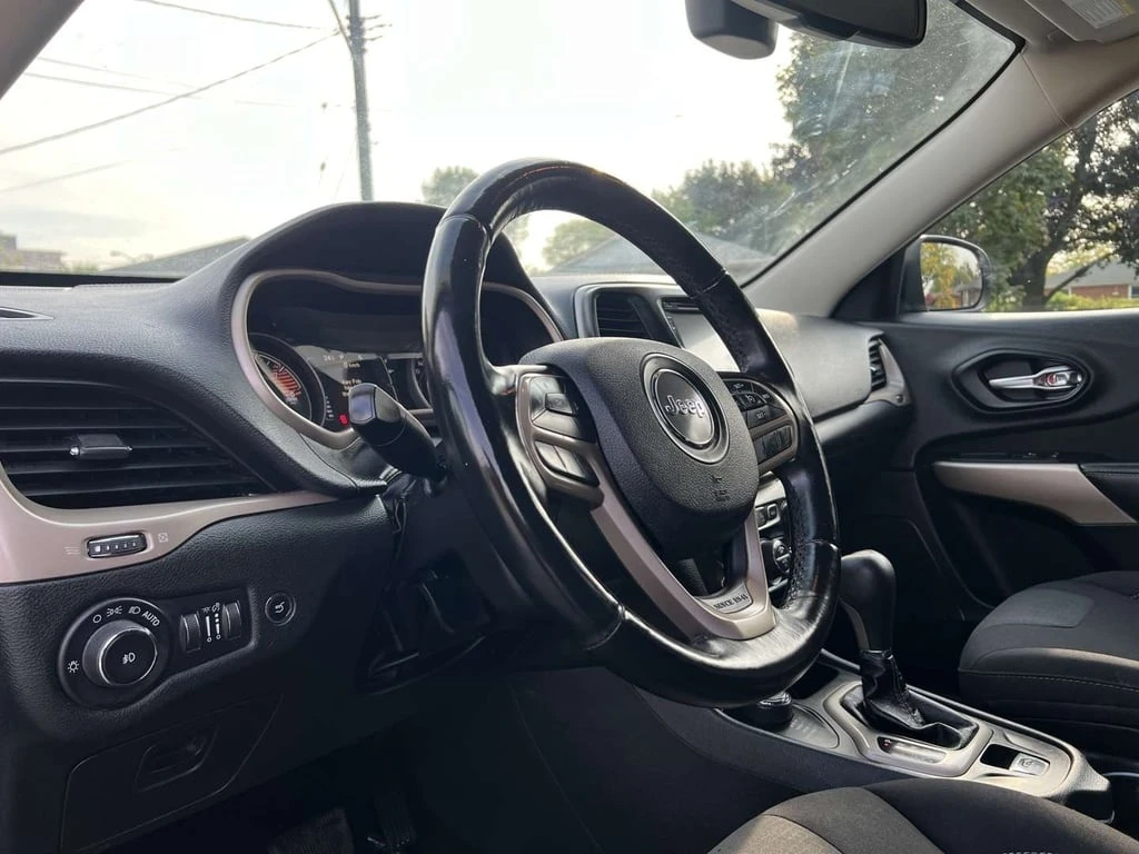 Jeep Cherokee * Latitude, Longitude, North * CARFAX * ���� �� �� | Mobile.bg � ����������� 12