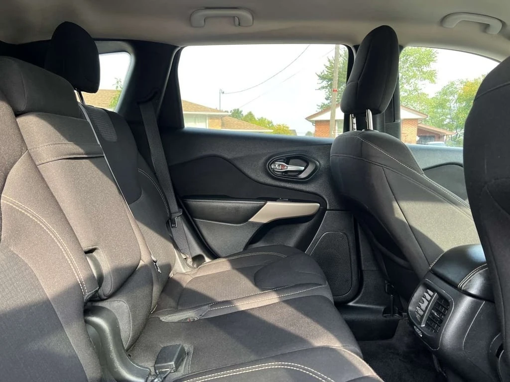 Jeep Cherokee * Latitude, Longitude, North * CARFAX * ���� �� �� | Mobile.bg � ����������� 15