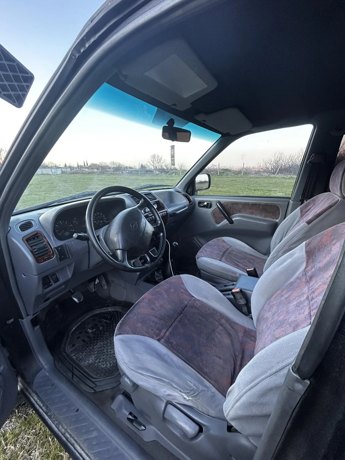Nissan Terrano 2.7 TDI, снимка 14 - Автомобили и джипове - 53750791