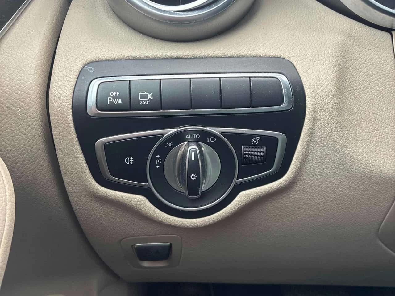 Mercedes-Benz GLC 300 * CARFAX * ЦЕНА ДО БГ, снимка 12 - Автомобили и джипове - 53971548