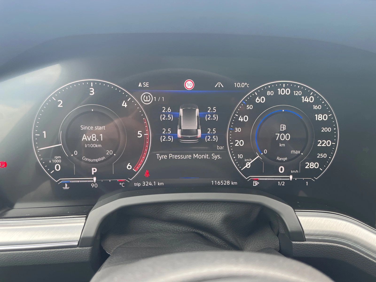 VW Touareg 3.0 TDI V6, снимка 8 - Автомобили и джипове - 54415350