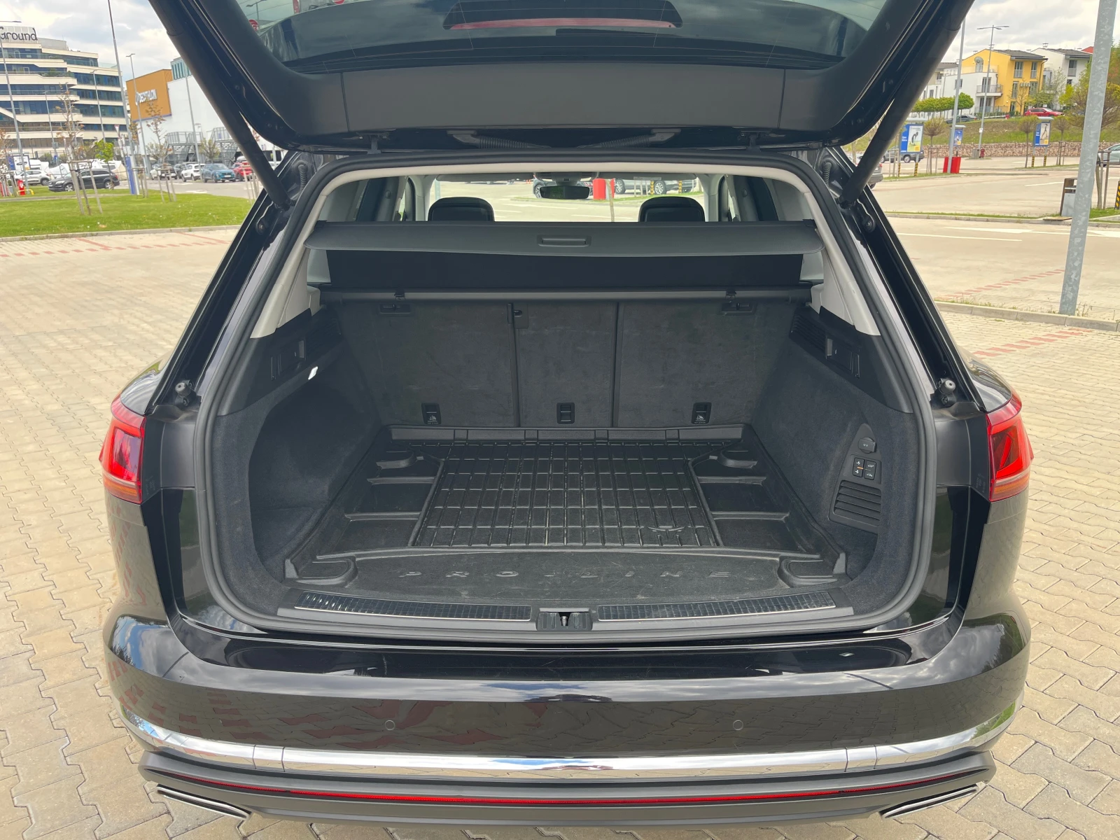 VW Touareg 3.0 TDI V6, снимка 6 - Автомобили и джипове - 54415350