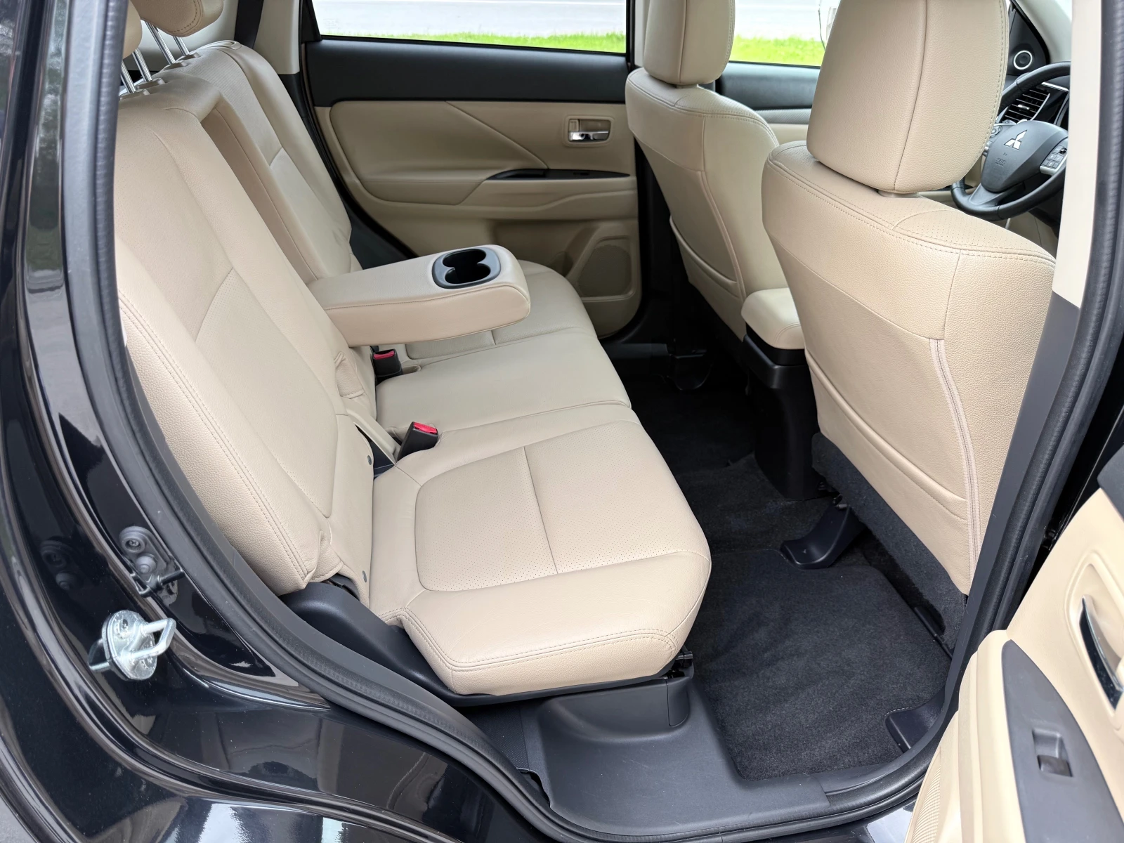 Mitsubishi Outlander 2.2DiD* 150k.c.4Х4* Full* Автоматик* 7 Места* KeyL, снимка 8 - Автомобили и джипове - 54437601
