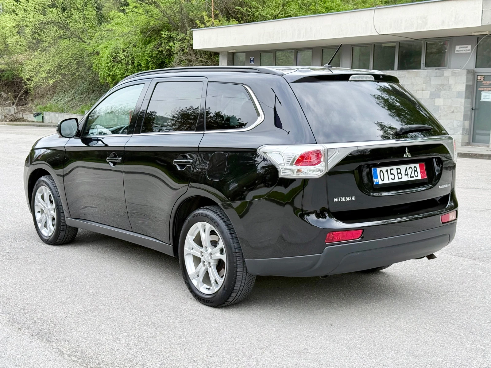 Mitsubishi Outlander 2.2DiD* 150k.c.4Х4* Full* Автоматик* 7 Места* KeyL, снимка 2 - Автомобили и джипове - 54437601