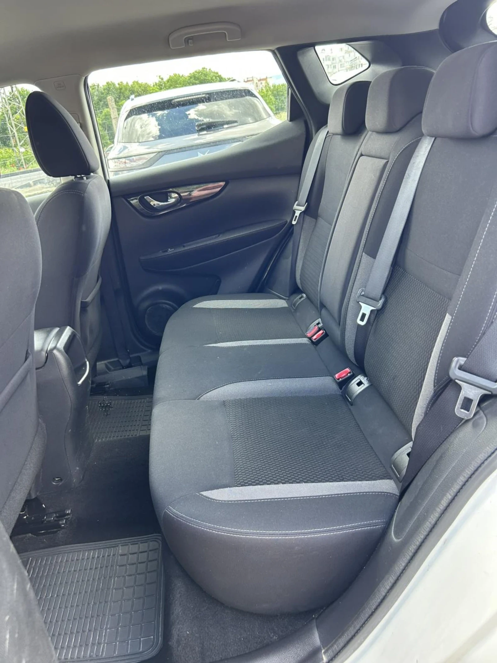 Nissan Qashqai 1.7 DCI 150 * 4x4 * , снимка 14 - Автомобили и джипове - 54733102