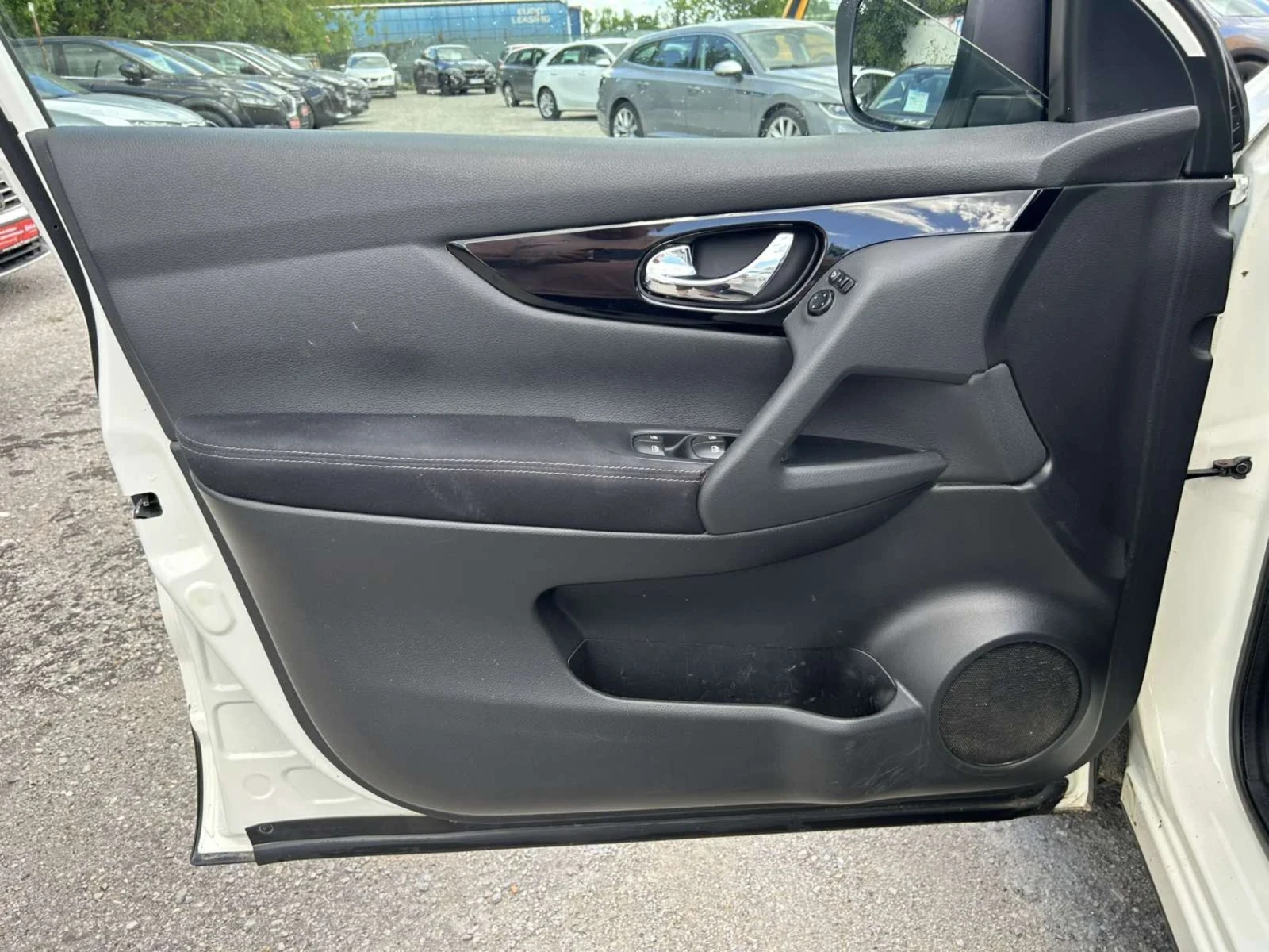 Nissan Qashqai 1.7 DCI 150 * 4x4 * , снимка 6 - Автомобили и джипове - 54733102