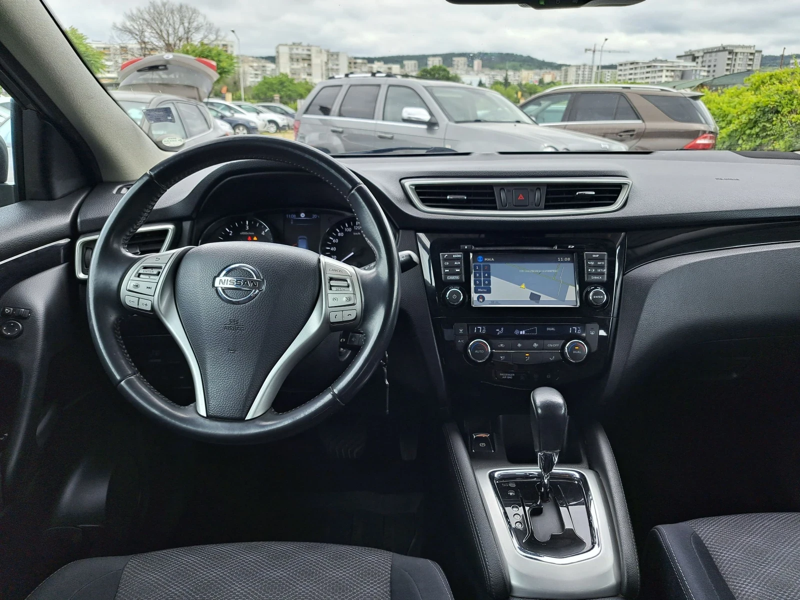 Nissan Qashqai 1.6  автомат , снимка 14 - Автомобили и джипове - 54920993