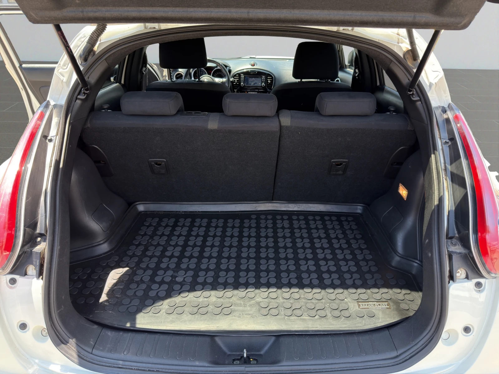 Nissan Juke 1.2 DIG-T N-Connecta 4x2 116hp, снимка 16 - Автомобили и джипове - 55234418
