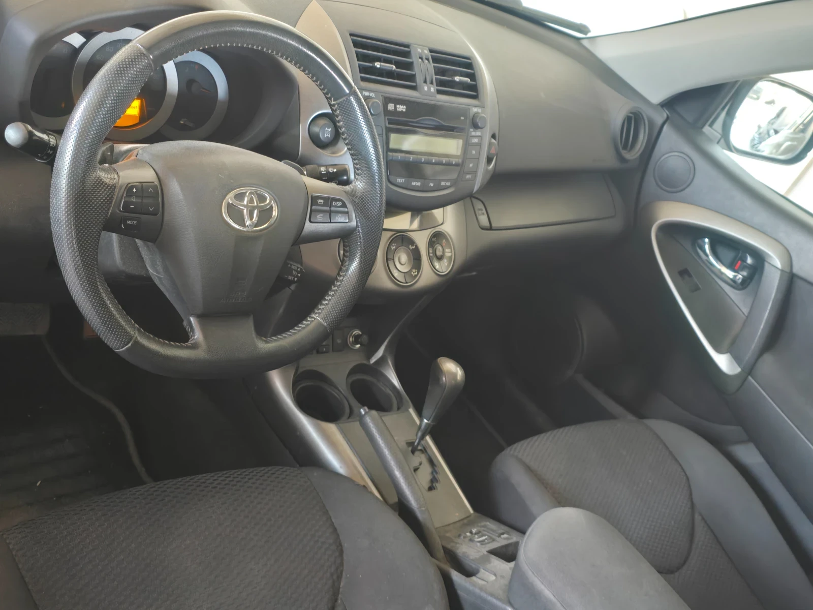 Toyota Rav4, снимка 6 - Автомобили и джипове - 55702582