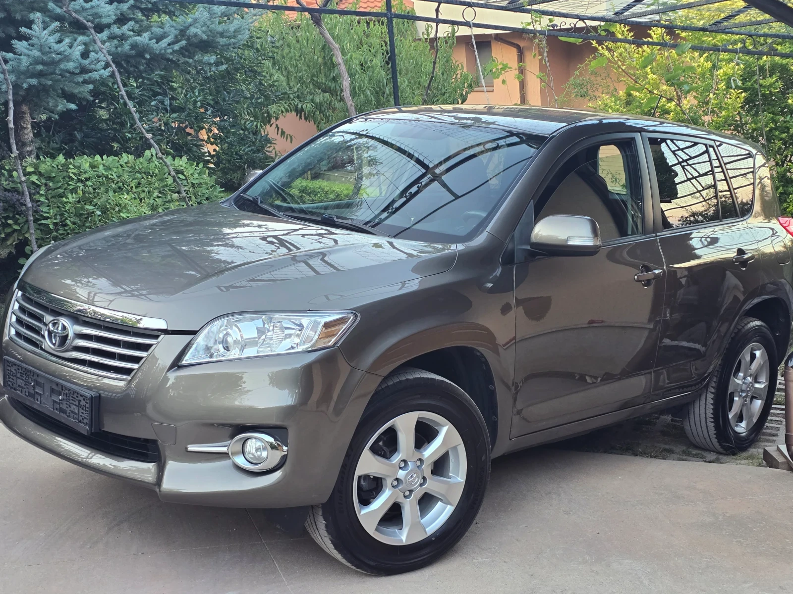Toyota Rav4 178хил.км/Сервизна книжка/SWISS!, снимка 2 - Автомобили и джипове - 55702582