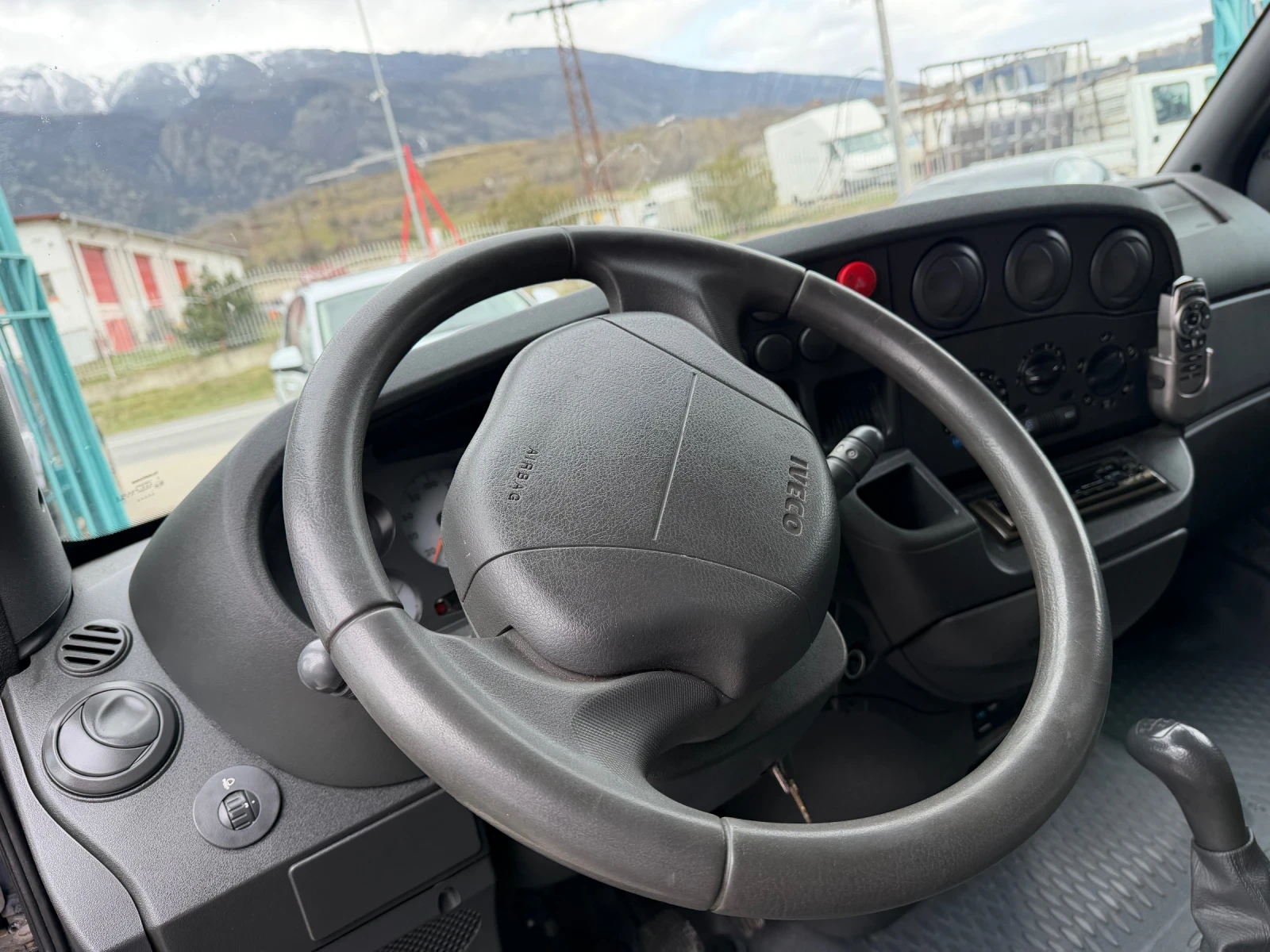 Iveco Daily 35C13* 2.8HPT* КЛИМАТИК* Падащ борд* 4.50 метра, снимка 4 - Бусове и автобуси - 53899615