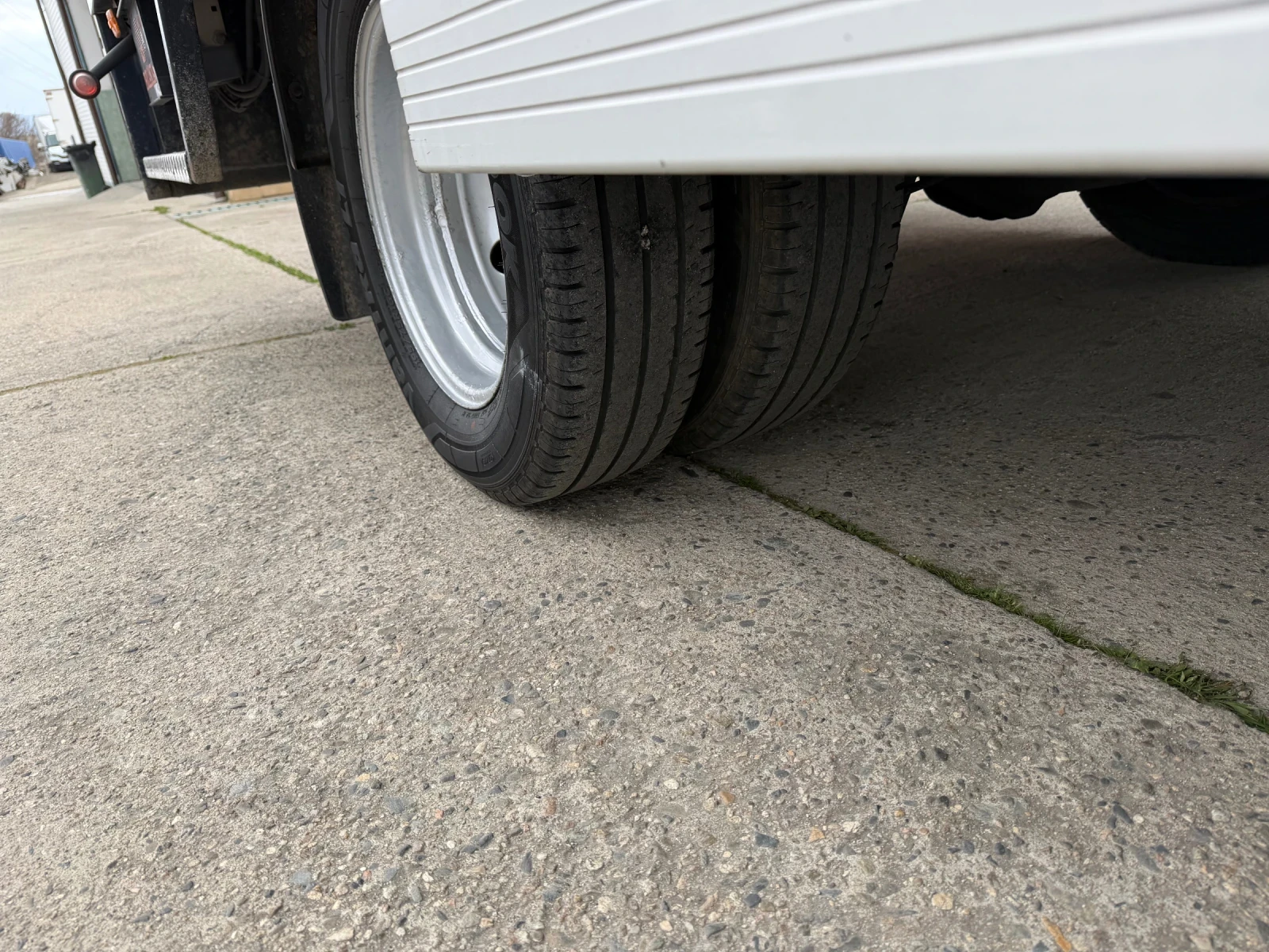 Iveco Daily 35C13* 2.8HPT* КЛИМАТИК* Падащ борд* 4.50 метра, снимка 13 - Бусове и автобуси - 53899615