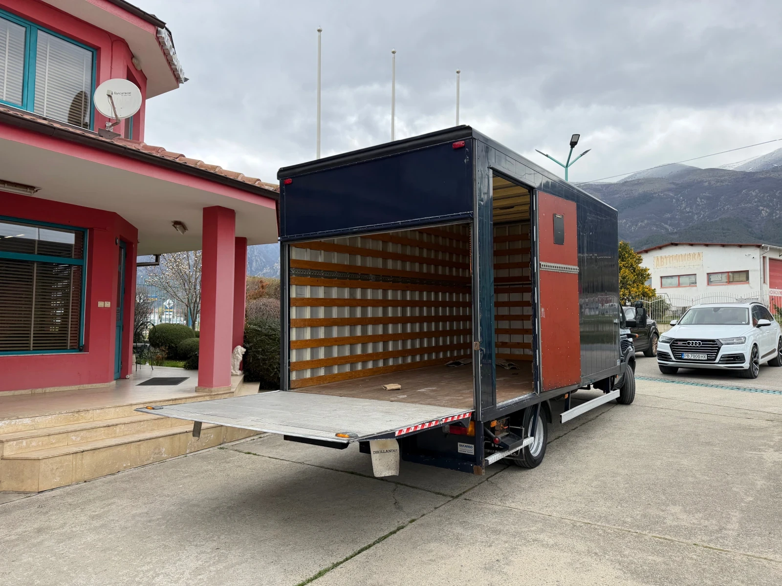 Iveco Daily 35C13* 2.8HPT* КЛИМАТИК* Падащ борд* 4.50 метра, снимка 10 - Бусове и автобуси - 53899615