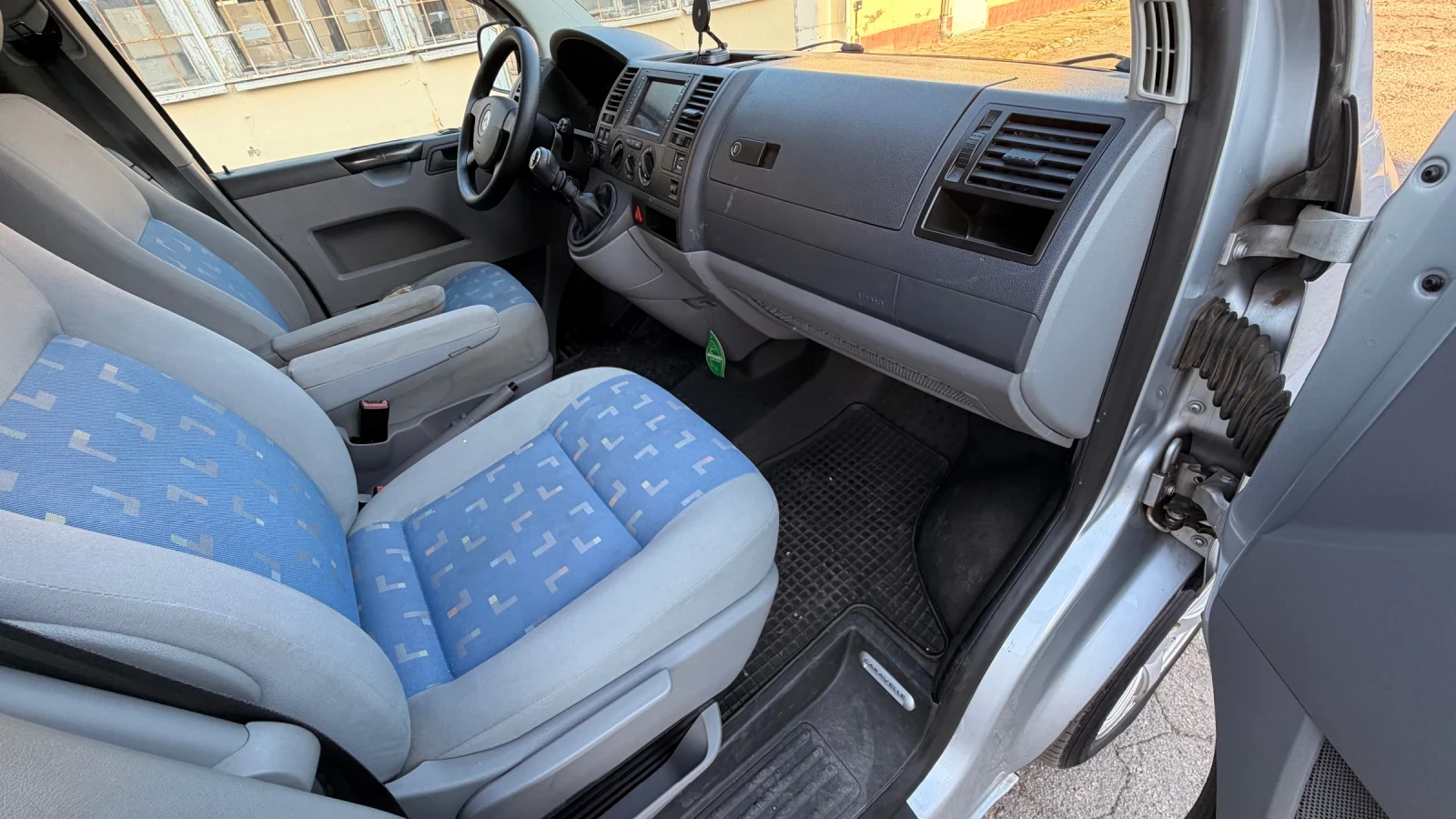 VW T5 Caravelle TDI, снимка 11 - Бусове и автобуси - 55274433