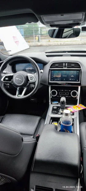 Jaguar XE SALOON R-DYNAMIC SE 2.0 I4 300 PS AWD Auto, снимка 4