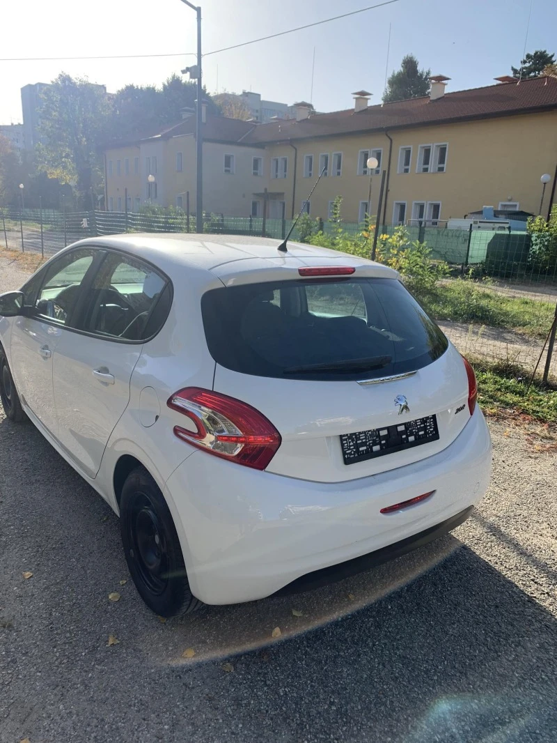 Peugeot 208 1.2, снимка 4 - Автомобили и джипове - 45859412