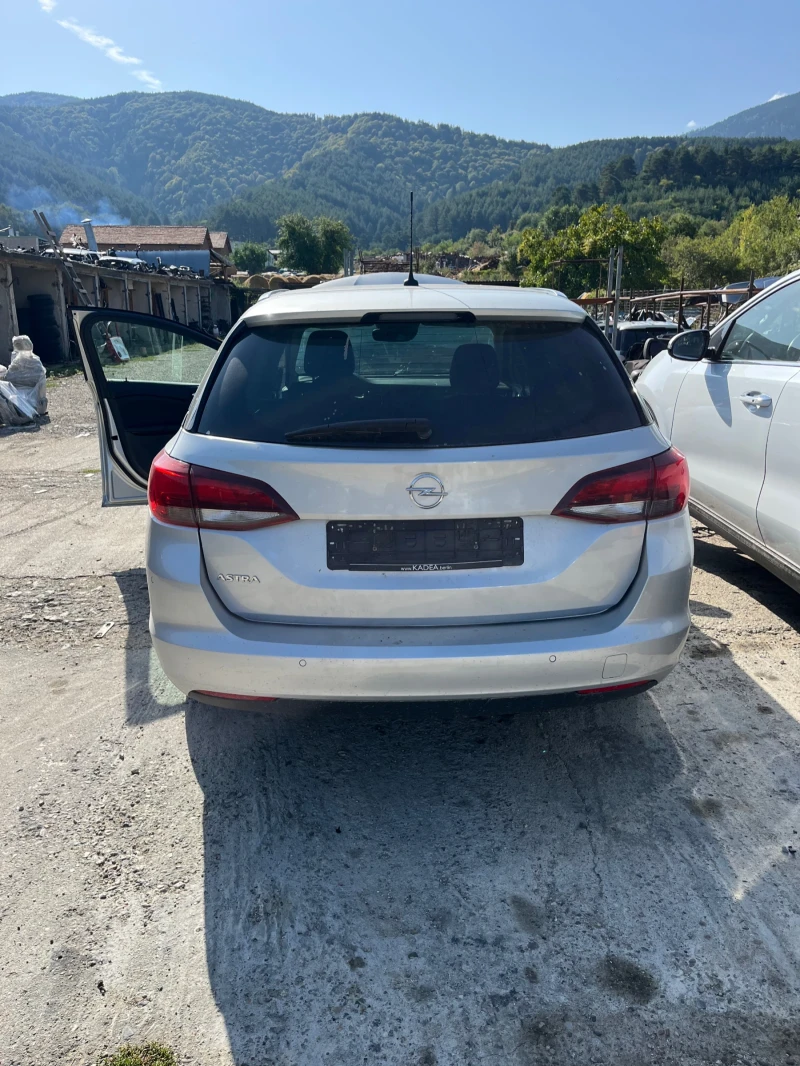 Opel Astra 1.4 TURBO , снимка 4 - Автомобили и джипове - 47179484