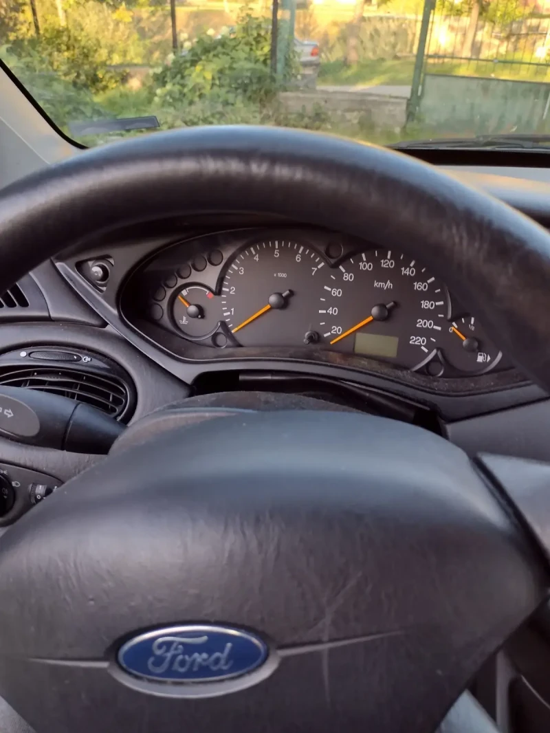 Ford Focus 1.4, снимка 5 - Автомобили и джипове - 47310511