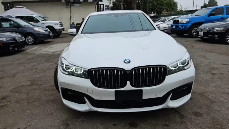 BMW 740  M SPORT LINE* Active Driving Assistant* Heads-Up, снимка 3 - Автомобили и джипове - 47643531