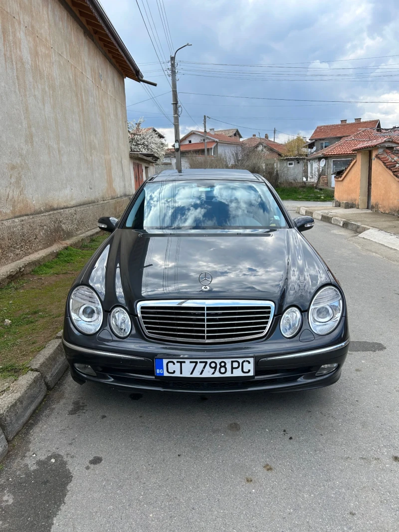 Mercedes-Benz E 220, снимка 1 - Автомобили и джипове - 47823592