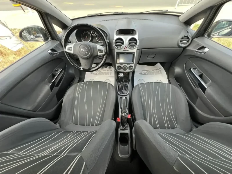 Opel Corsa 1.2i/KLIMA, снимка 10 - Автомобили и джипове - 51670755