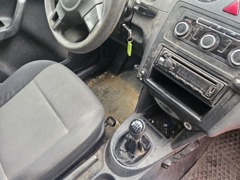 VW Caddy 2.0dizel 110ks -CFH-4x4, снимка 4 - Автомобили и джипове - 53418541