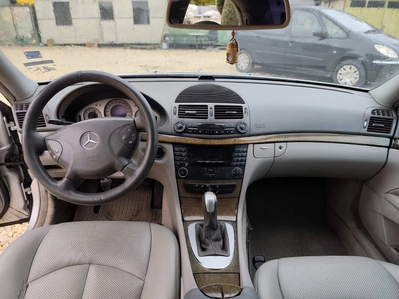 Mercedes-Benz E 270, снимка 7 - Автомобили и джипове - 52123257
