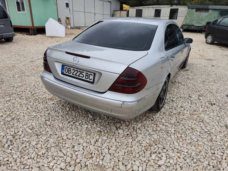 Mercedes-Benz E 270, снимка 3 - Автомобили и джипове - 52123257
