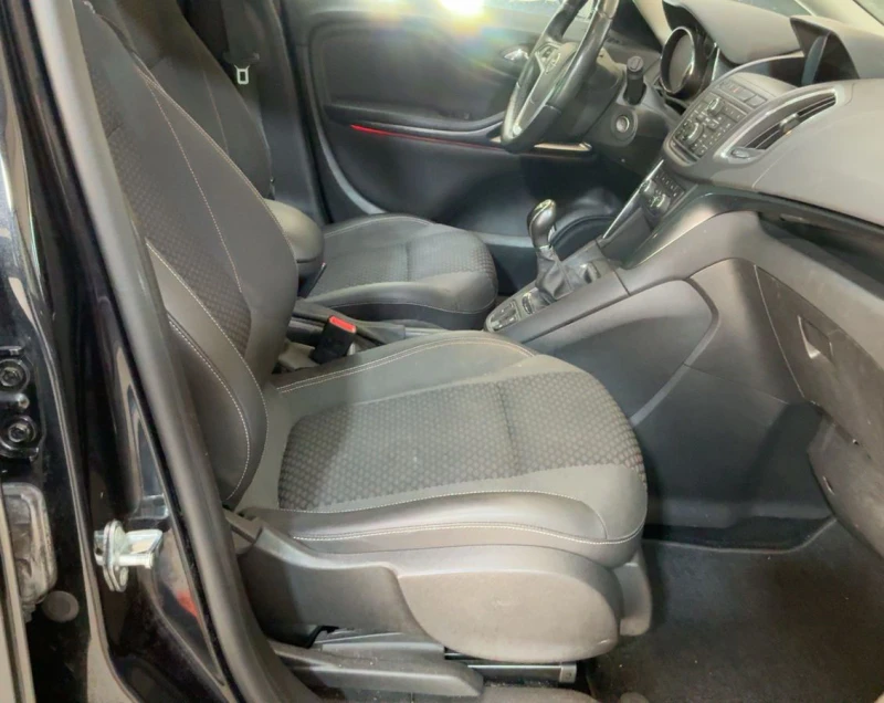 Opel Zafira LPG 1.4T, снимка 8 - Автомобили и джипове - 53066987