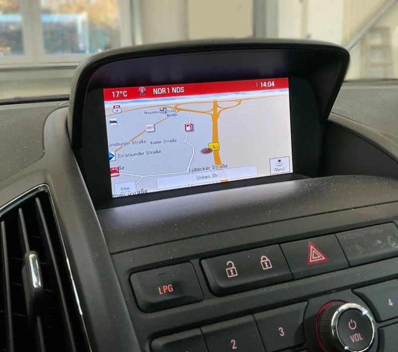 Opel Zafira LPG 1.4T, снимка 10 - Автомобили и джипове - 53066987