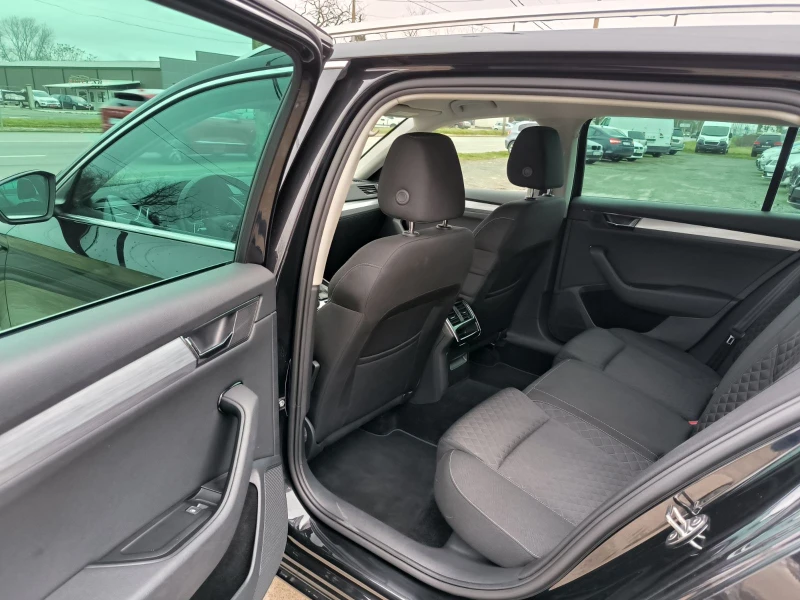 Skoda Superb 2.0d-Digital-150.000km-Navi-Euro-6D, снимка 16 - Автомобили и джипове - 53292318
